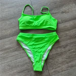 BUNDLE 2 ITEMS FOR $8✨

LAST PRICE🍒🤍 AMAZON green neon high waist swimming set 💚
